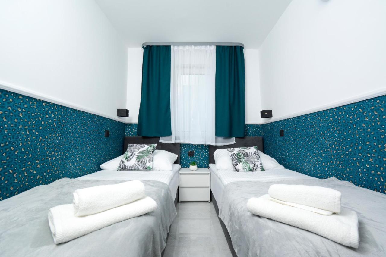 Apartamenty Prestige 莱鲍 外观 照片