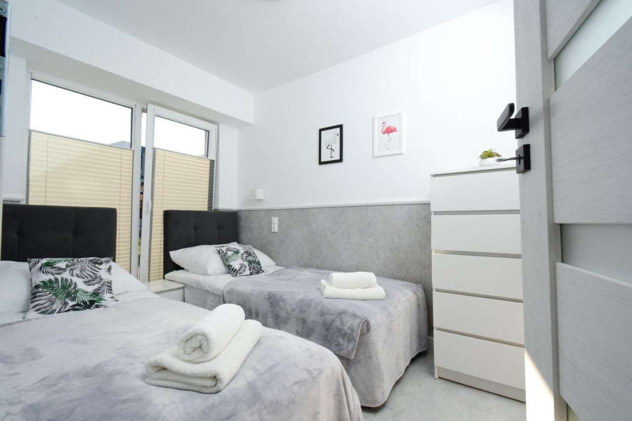 Apartamenty Prestige 莱鲍 外观 照片